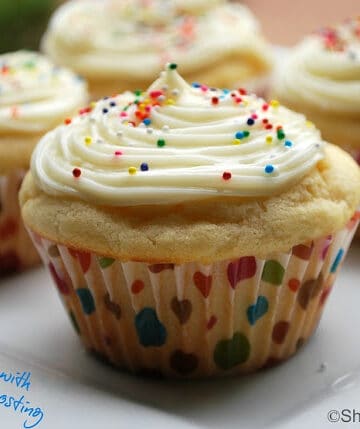 Eggless Vanilla Cupcakes