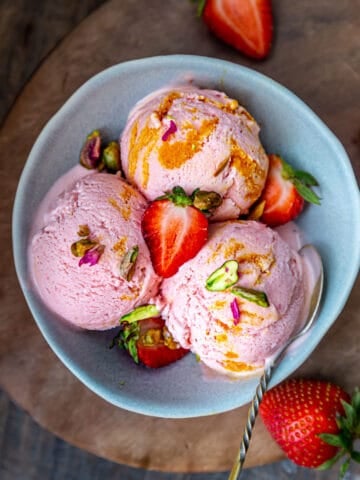 Three scoops of Strawberry Mango Swirl Icecream in blue bowl