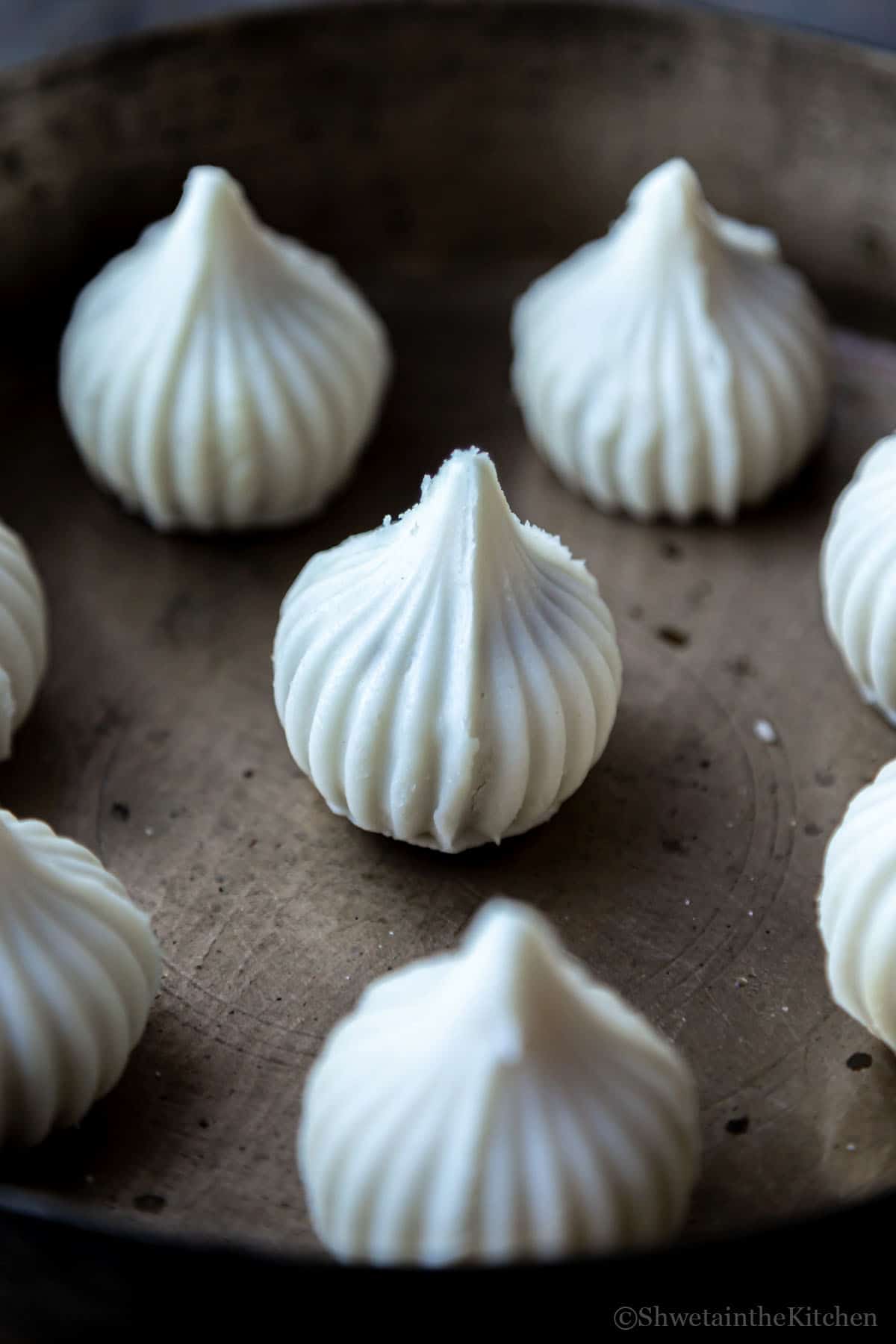 Side view of modak from an angle