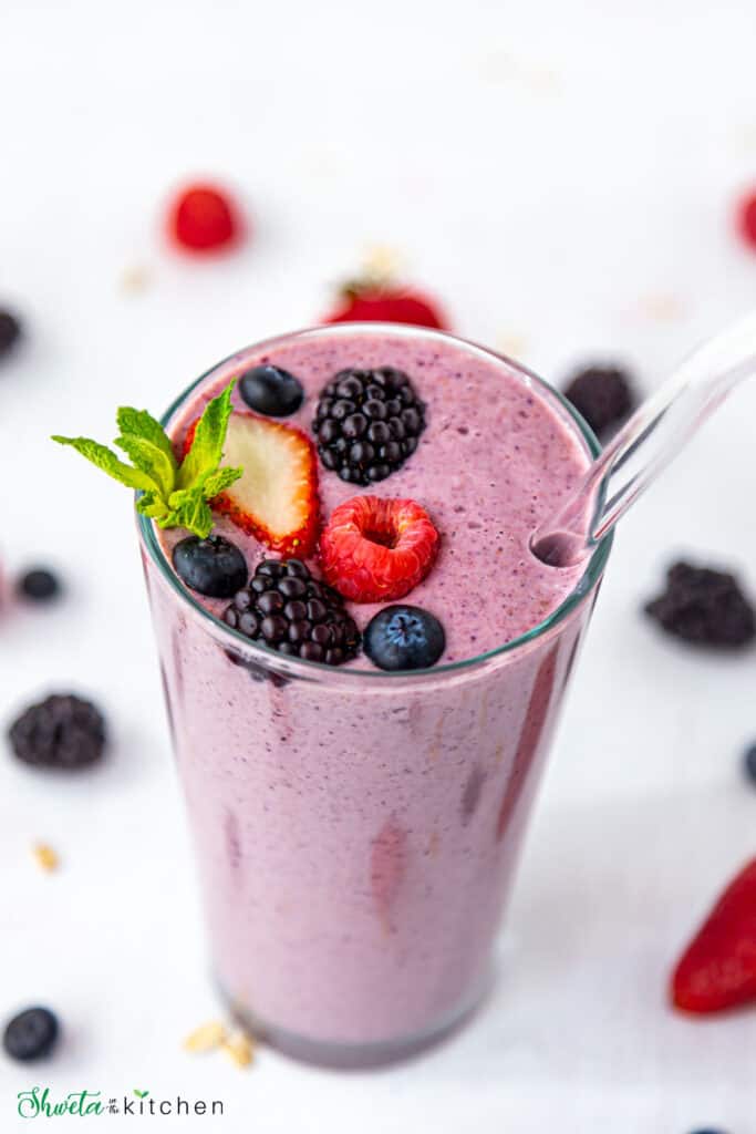 Berry Oat Smoothie - Shweta in the Kitchen