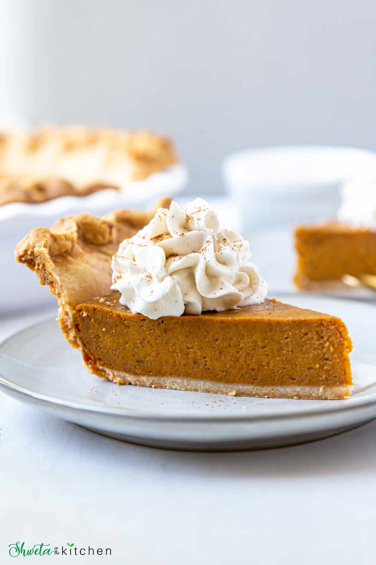 Side view of easy eggless pumpkin pie