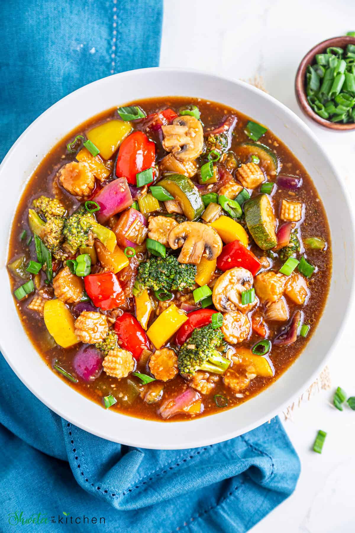 https://shwetainthekitchen.com/wp-content/uploads/2023/06/vegetables-in-chilli-garlic-sauce.jpg?utm_source=chatgpt.com